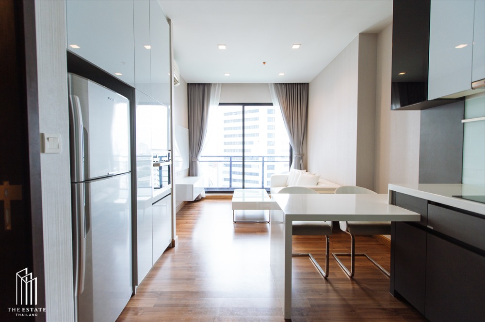 For RentCondoRatchadapisek, Huaikwang, Suttisan : Condo for RENT *** IVY AMPIO *** High floor room, beautiful view, fully furnished. Ready to move in. Dont be slow. Hurry up to reserve!!! @27,000 Baht