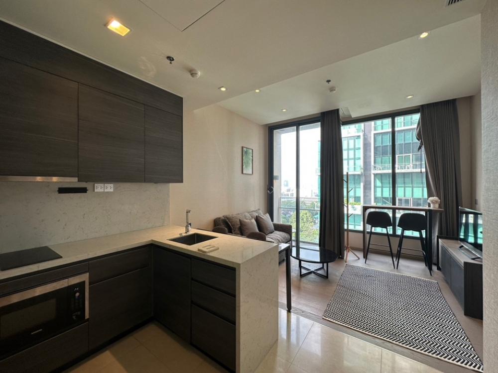 For RentCondoSukhumvit, Asoke, Thonglor : 🚪The Esse Asoke 🛏️ Beautiful room ✨ Many rooms 🌐 Good location, high floor 🌤️ Beautiful view 🛋️ Fully furnished 📺 Complete electrical appliances (special price)