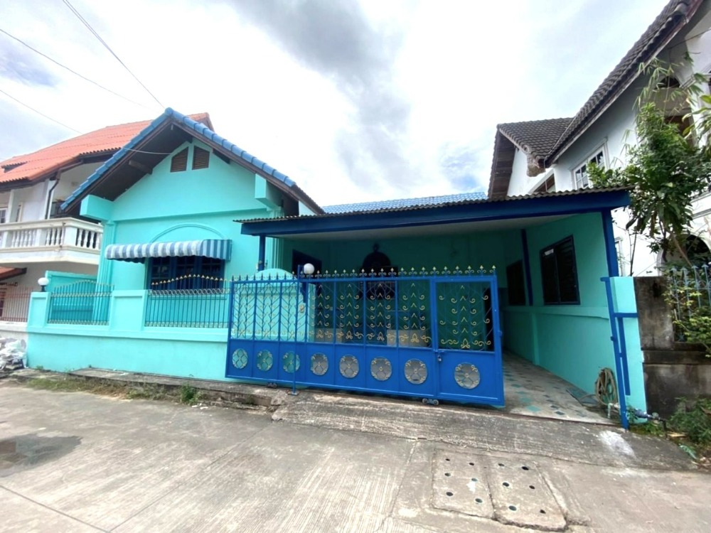 For SaleHouseSriracha Laem Chabang Ban Bueng : Urgent sale!! Single house 🌟 very cheap Iamsira Village, Sriracha District, Chonburi Province🏡 Beautiful house, one floor, good location, in the center of everything. Traveling is very convenient!! sPrice only 2.19 million baht!!!