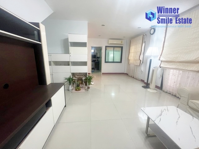 For RentTownhomeSamut Prakan,Samrong : Townhome for rent, The Click Bang Phli (Soi Bangna-Trad 64), interior decorated, renovated, ready to move in.