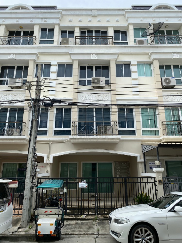 For RentHome OfficePattanakan, Srinakarin : HOME OFFICE for RENT at Grand De Ville Srinakarin, 100m from Suan Luang Rama IX Monorail station (Yellow Line) opposite to Seacon square and Paradise Park