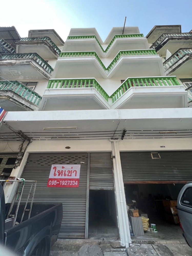 For RentShophouseKaset Nawamin,Ladplakao : Commercial building for rent, 4 and a half floors, Khlong Lam Chiak Rd. Suitable for warehouses and offices / 15,000 B.