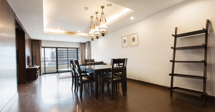 ให้เช่าคอนโดสาทร นราธิวาส : Sathorn Garden, 163.99 sqm. Nice Modern Style, Three Bedrooms Condo for Rent at Sathorn Garden.