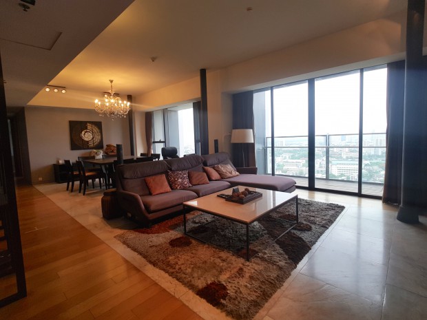 ขายคอนโดสาทร นราธิวาส : The Met, 196.98 sqm. Spacious, Fully Furnished, Three Bedrooms Condo for Rent/Sale at The Met.