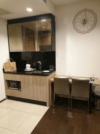 For RentCondoRatchathewi,Phayathai : The Line Ratchathewi, 34sqm. Beautiful, Fully Furnished  1 parking spot if required Condo for Rent at The Line Ratchathewi.- 2 minutes walk to Ratchathewi BTS Station- Full Access to building’s facility