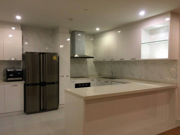 For RentCondoSiam Paragon ,Chulalongkorn,Samyan : Chamchuri Residence, 225 sqm. spacious, Four Bedrooms, Maid room condo for Rent at Chamchuri Residence.