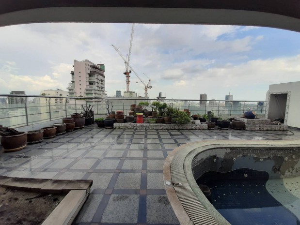 For SaleCondoSukhumvit, Asoke, Thonglor : Le Raffine Sukhumvit 24, 599.67 sqm. Triplex Penthouse, Private swimming pool, Five Bedroom Penthouse for Sale at Le Raffine Sukhumvit 24.