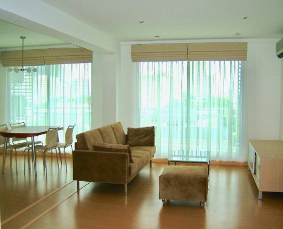 ให้เช่าคอนโดสุขุมวิท อโศก ทองหล่อ : Plus 38 Hip, 98 sqm. Cozy Two Bedrooms Condo for rent at Plus 38 Hip.