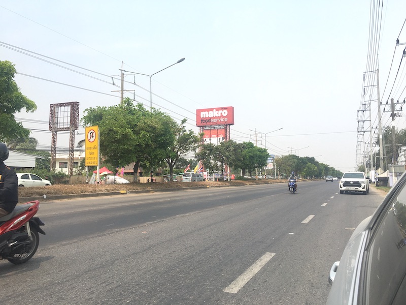 For SaleLandKorat Nakhon Ratchasima : Vacant land on Ratchasima-Chokchai Road, area 12 rai, width 400 meters, opposite Makro, near Do Home, near Suranaree Industrial Zone.