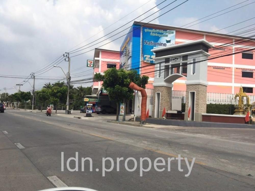 For RentShophouseBang kae, Phetkasem : For rent, 3.5-story commercial building, next to Ma Charoen Road, Bang Bon 5, Phetkasem 81, suitable for doing business or warehouse.