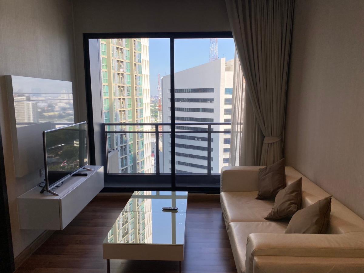 For RentCondoRatchadapisek, Huaikwang, Suttisan : Ivy Ampio | 1 bedroom for rent near Central Rama 9 The room is beautifully decorated according to the project design, good atmosphere, beautiful view.