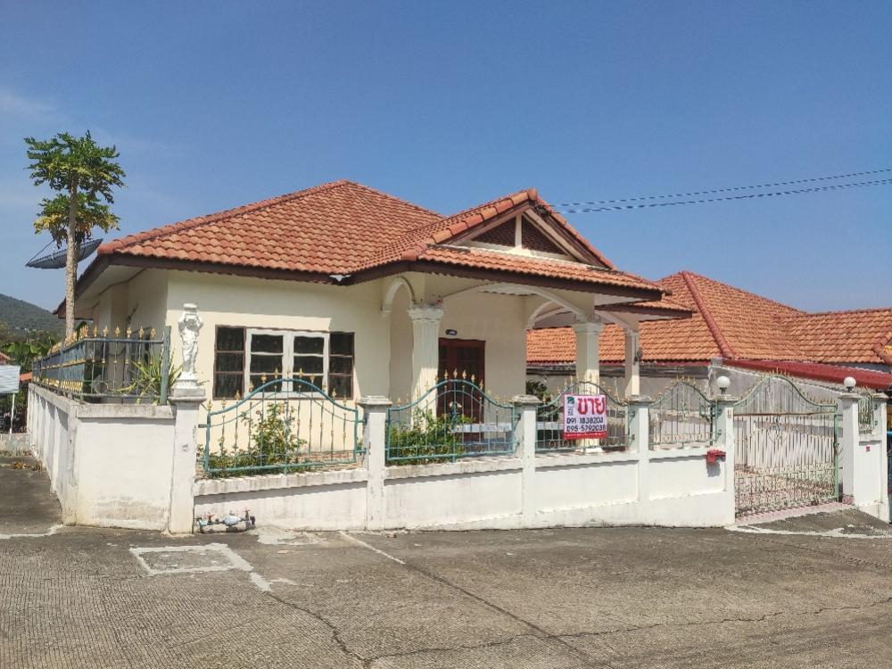 For SaleHousePattaya, Bangsaen, Chonburi : Single house for sale at the corner of Chaiyaphruek 3, ready to move in, reasonable price.