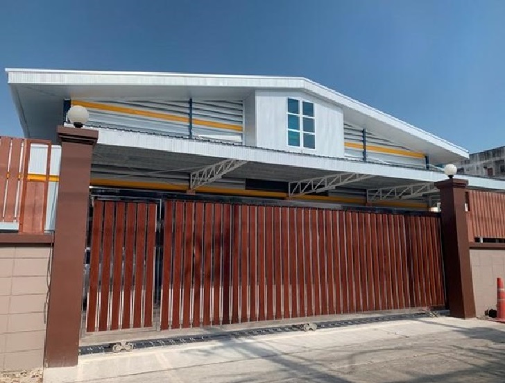 For RentWarehouseSamut Prakan,Samrong : For Rent Warehouse for rent with office, very good location, Soi Theparak, not deep into the alley, near the expressway, Kanchanaphisek Ring Road, near BTS Samrong, warehouse area 1870 square meters, suitable for storage, online business