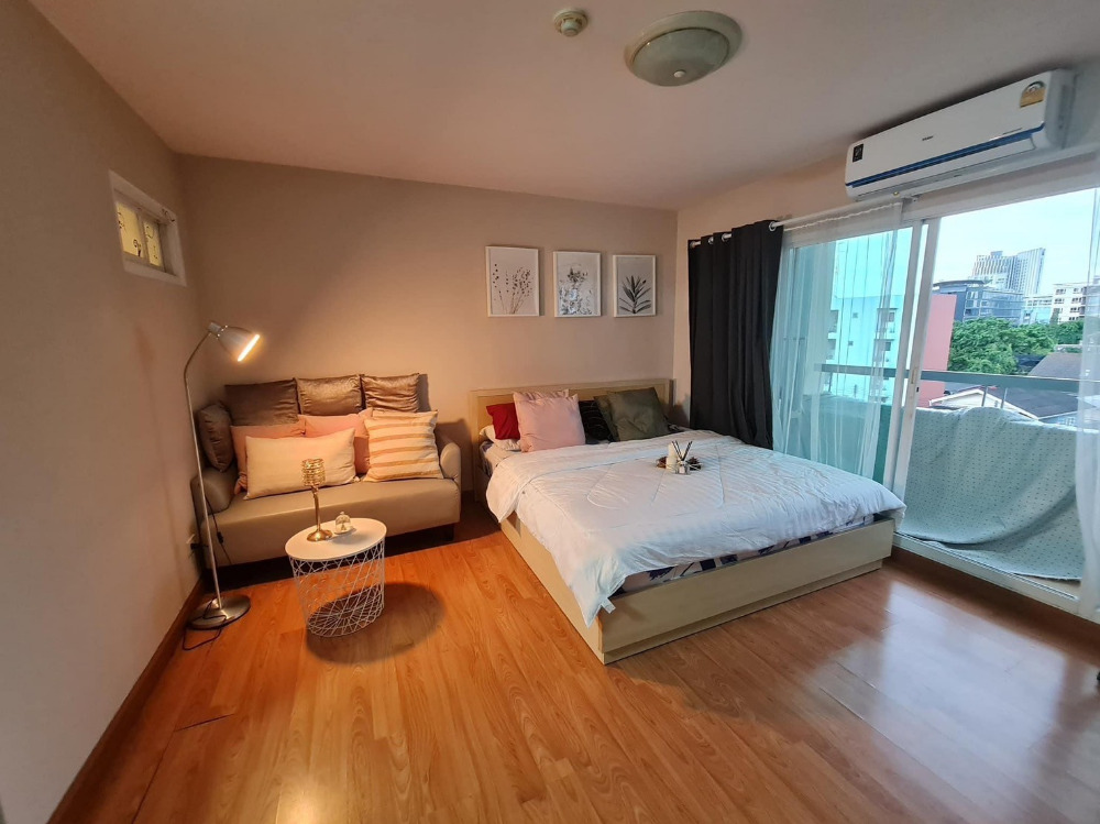 For RentCondoRatchadapisek, Huaikwang, Suttisan : 🔐#PN2302_151🔐Available for move-in on 1 Feb. 2025🗓️Floor Renovation (36 sqm. 1 bedroom, 1 bathroom)𝐂𝐨𝐧𝐝𝐨 𝐂𝐡𝐚𝐭𝐞𝐚𝐮 𝐢𝐧 𝐓𝐨𝐰𝐧 𝐑𝐚𝐭𝐜𝐡𝐚𝐝𝐚 𝟏𝟕