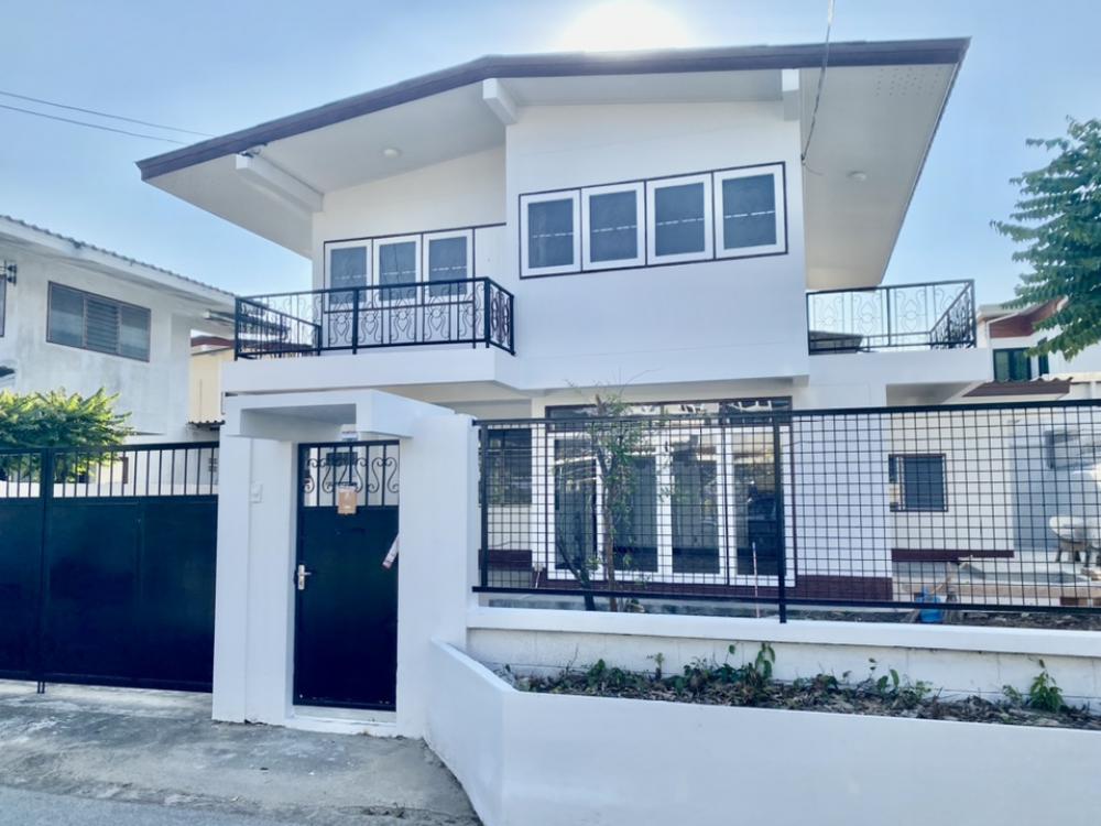 For RentHouseNawamin, Ramindra : ❤️❤️❤️For rent, beautiful single house, ready to move in, price only 15,000 baht ❤️Interested, line/tel 0859114585 ❤️Just renovated, Ram Intra 67, near Km 6, near Watcharapol, near the electric train line, Ram Intra area, size 100 sq m, 2 floors, 4 bedroo