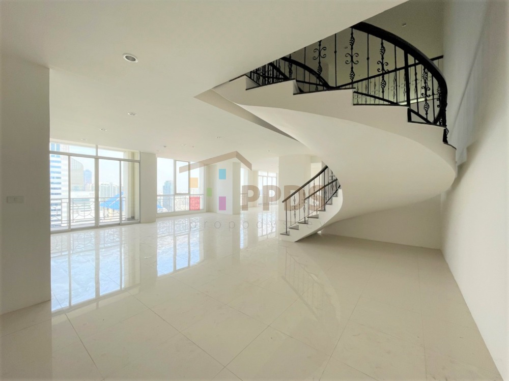 For SaleCondoSukhumvit, Asoke, Thonglor : Penthouse for sale in the heart of the city, Asoke area, near BTS, only 5 minutes walk.