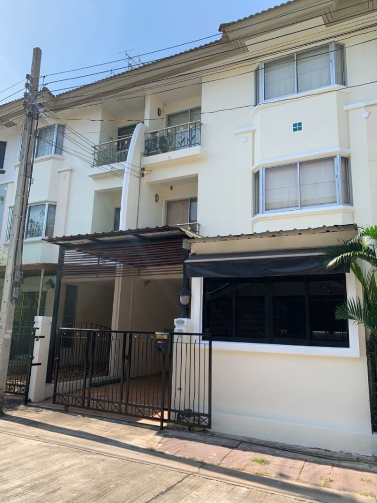 For SaleHouseKasetsart, Ratchayothin : Urgent!!! Sale 3-storey townhome, Supalai Ville, Ekkamai-Ramintra, near the Ramintra Expressway, Soi Nuanchan 64 (or Ramintra 40 intersection 8)