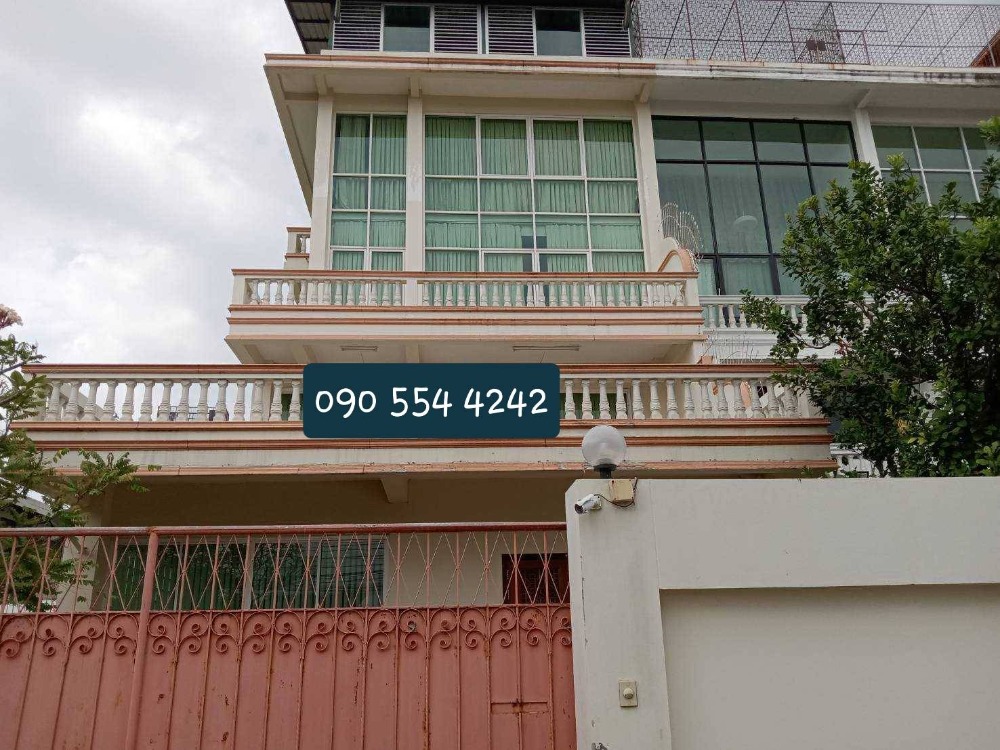 For SaleShophouseOnnut, Udomsuk : SSR-2302-005 Sale - Rent a large 5-storey commercial building, 4 adjacent booths, with a rooftop with a passenger lift. Usable area 1,000 sq m., 5 bedrooms, 6 bathrooms