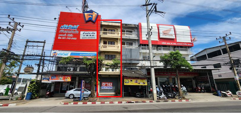 For SaleShop HousePathum Thani,Rangsit, Thammasat : Commercial building for sale, 4.5 floors, Phahon Yothin area, next to the main road, very good location, price 6.0 million baht, plus 4 air conditioners, area 18.4 sq m., usable area 202 sq m., next to Lam Luk Ka Khlong 1 Road, next to Bang Chak gas stati