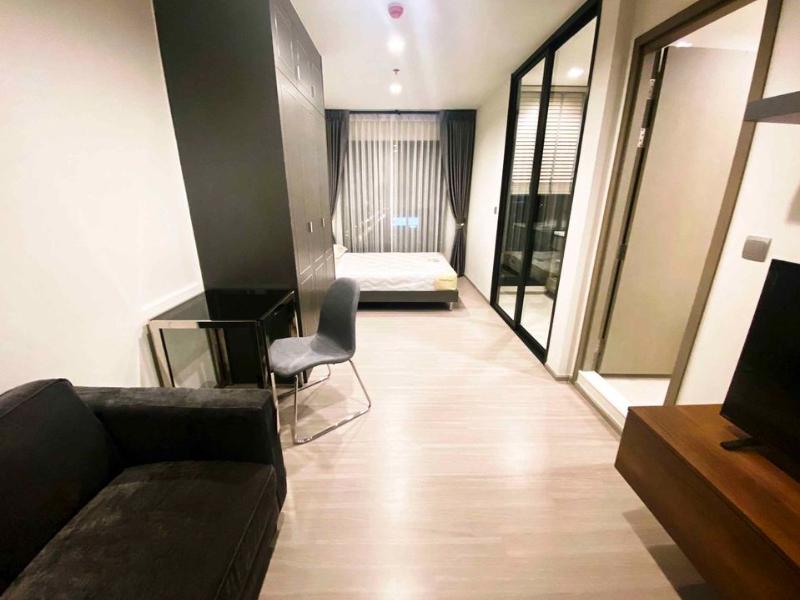 For RentCondoRama9, Petchburi, RCA : For Rent Life Asoke Hype studio 18,000