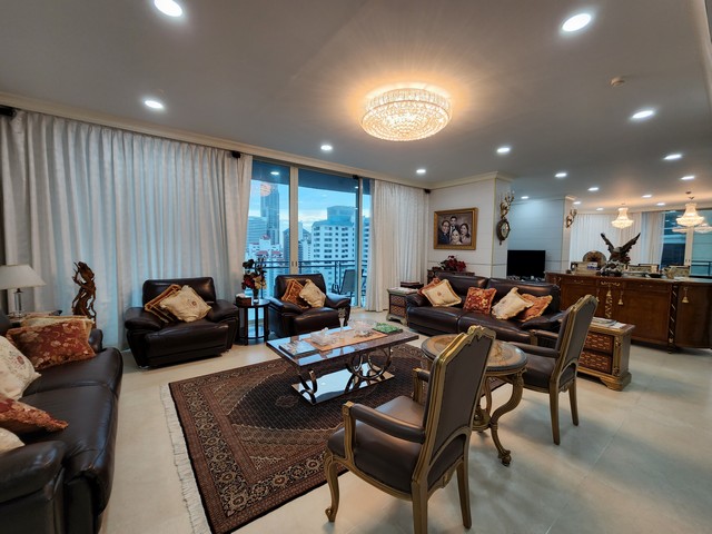 For RentCondoSukhumvit, Asoke, Thonglor : For Rent - Royce Private Residences (Condo near BTS Phrom Phong)