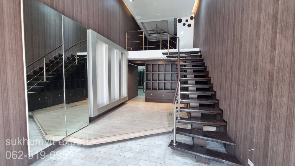 For RentShophouseSukhumvit, Asoke, Thonglor : (BTS Thonglor 700 meters) 5-storey commercial building for rent | Parking space can be rented in the building next to it |