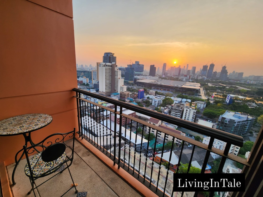 For RentCondoSukhumvit, Asoke, Thonglor : 😺🐶 Pet friendly with the stunning sunset view! High floor