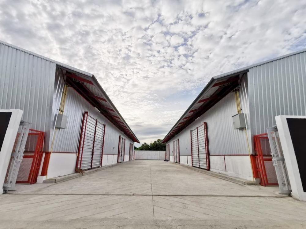 For RentWarehouseNonthaburi, Bang Yai, Bangbuathong : For rent: Central warehouse, good location, Bang Bua Thong area, Nonthaburi, connecting Bang Kruai zone with Ban Kluai Sai Noi