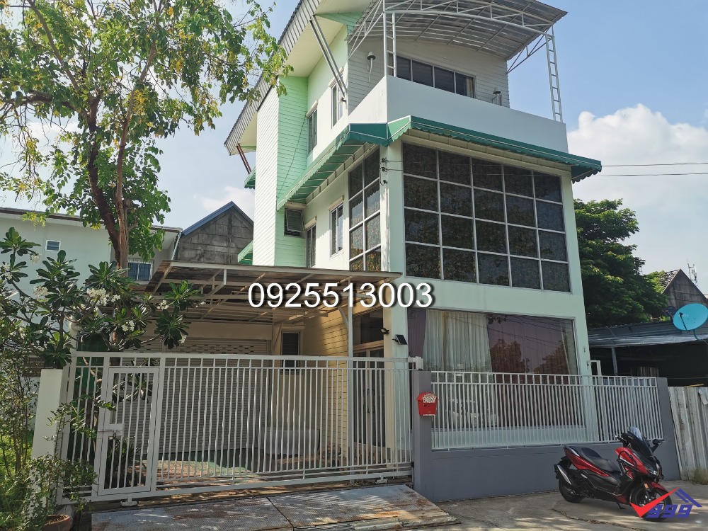 For SaleHousePattanakan, Srinakarin : 3-storey detached house for sale, 50 sq.wa. with warehouse, office, Phatthanakan