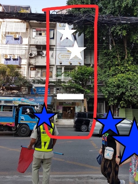 For SaleShop HouseSukhumvit, Asoke, Thonglor : Sell ​​or rent a commercial building, very good location, 200 meters from BTS Ekkamai.