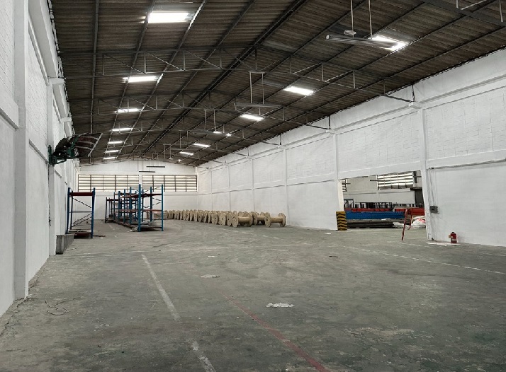 For RentFactoryRathburana, Suksawat : For Rent: Warehouse for rent with office, usable area 1,600 square meters, Soi Suk Sawat 78, Phra Pradaeng, Soi Wat Chang Rueang, very good location, trailer trucks can enter and exit.