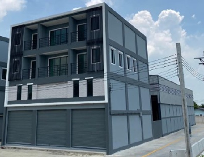 For RentWarehouseMin Buri, Romklao : For Rent: Warehouse with 3-storey office building, total area 800 square meters, on Samphanthap Road, Nong Chok / Warehouse + newly built building / Good location, large vehicles can enter and exit