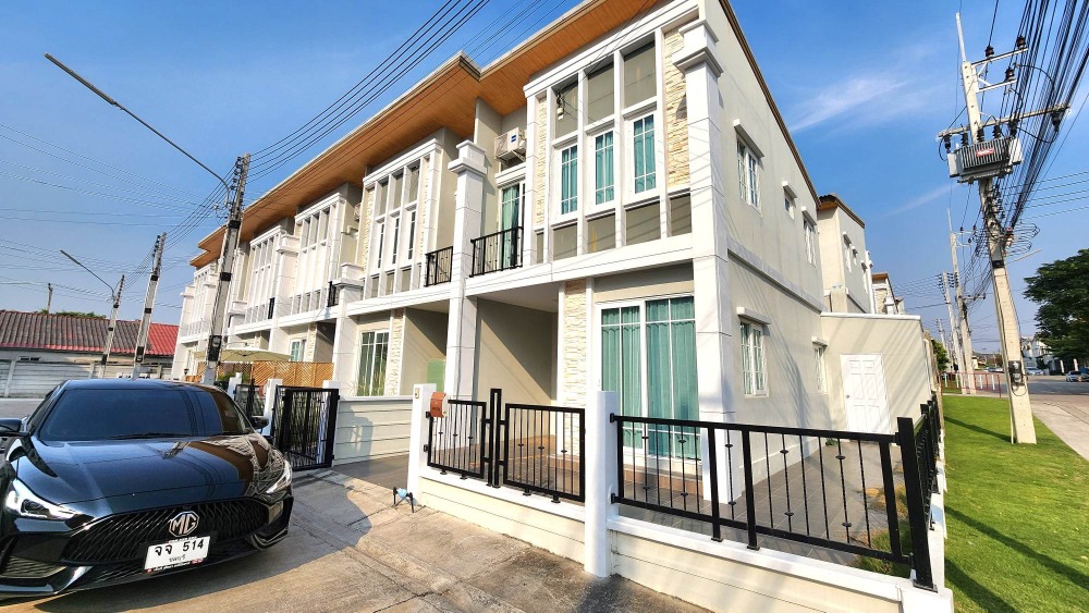 For RentTownhomePattaya, Bangsaen, Chonburi : Townhome for rent, Golden Town, South Pattaya - Sukhumvit, corner unit.