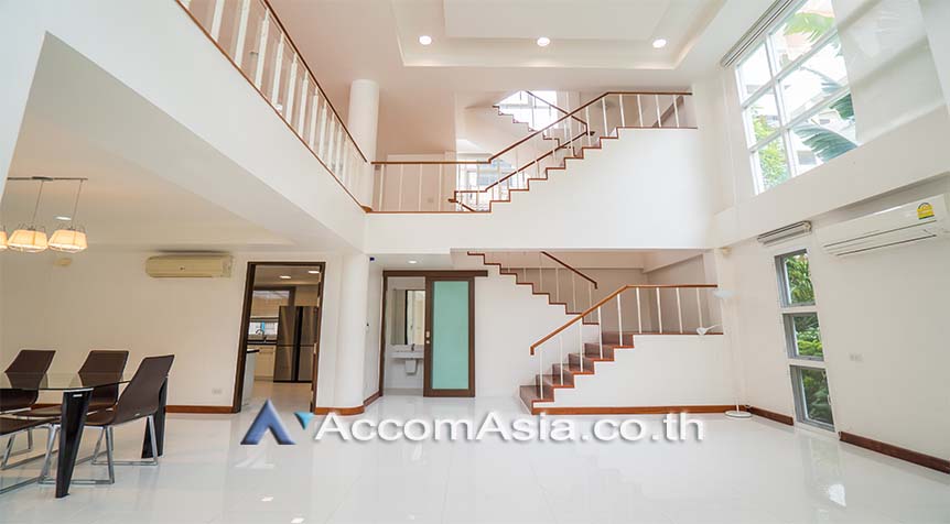 For RentHouseSukhumvit, Asoke, Thonglor : Double High Ceiling, Pet-friendly | 4 Bedrooms House for Rent in Sukhumvit, Bangkok near BTS Phrom Phong at House in compound with common pool (1811030)