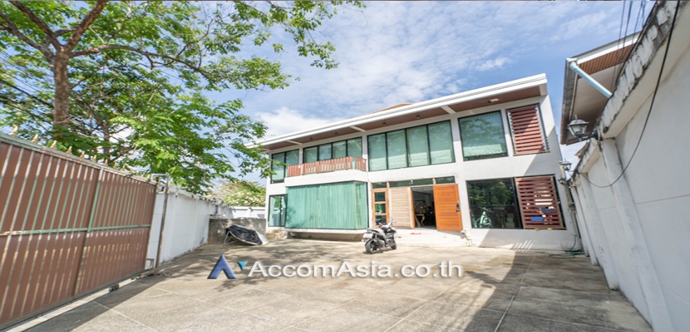 For RentHouseSukhumvit, Asoke, Thonglor : 🔼🔽 AccomA Private Swimming Pool 4 Beds House for Sale and Rent in Sukhumvit, BTS Phra khanong at Moo Baan Pakamas