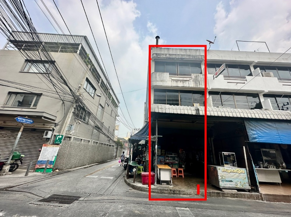 For SaleShophouseWongwianyai, Charoennakor : 3-storey commercial building for sale on the corner of Soi Krungthonburi 1, near BTS Wongwian Yai