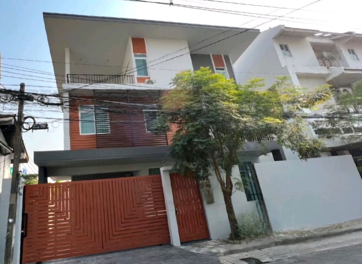 For RentHouseBang Sue, Wong Sawang, Tao Pun : 3-storey detached house for rent, area 42 sq w., Prachachuen Road. near Prachanukun intersection Rent 85,000/month