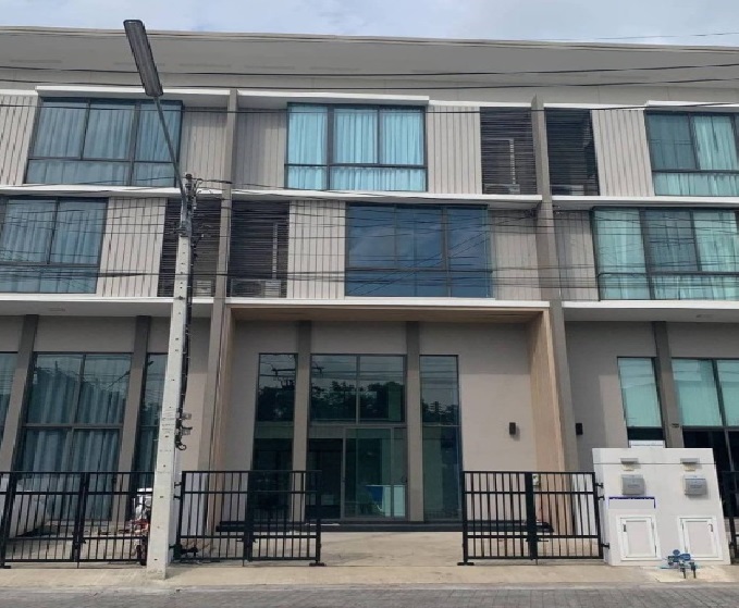 For RentHouseVipawadee, Don Mueang, Lak Si : For Rent Townhome / Home Office 3.5 floors, Patio Phahon Yothin-Vibhavadi project, on Phahon Yothin Road, next to Steak Chokchai, opposite Muang Ek / Air conditioning throughout the house, suitable for living or Home Office, can register a company