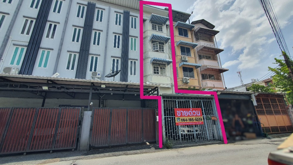 For SaleShophouseChokchai 4, Ladprao 71, Ladprao 48, : Urgent sale!! Commercial building, 4 and a half floors, Chokchai 4 Soi 70