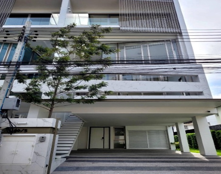 For RentHome OfficeChokchai 4, Ladprao 71, Ladprao 48, : For Rent Building for rent / Home Office 4 floors Luxe 35 Project / has a passenger lift / large house with a garden on the side / very good location, Soi Lat Phrao 35 / suitable as an office, can register a company