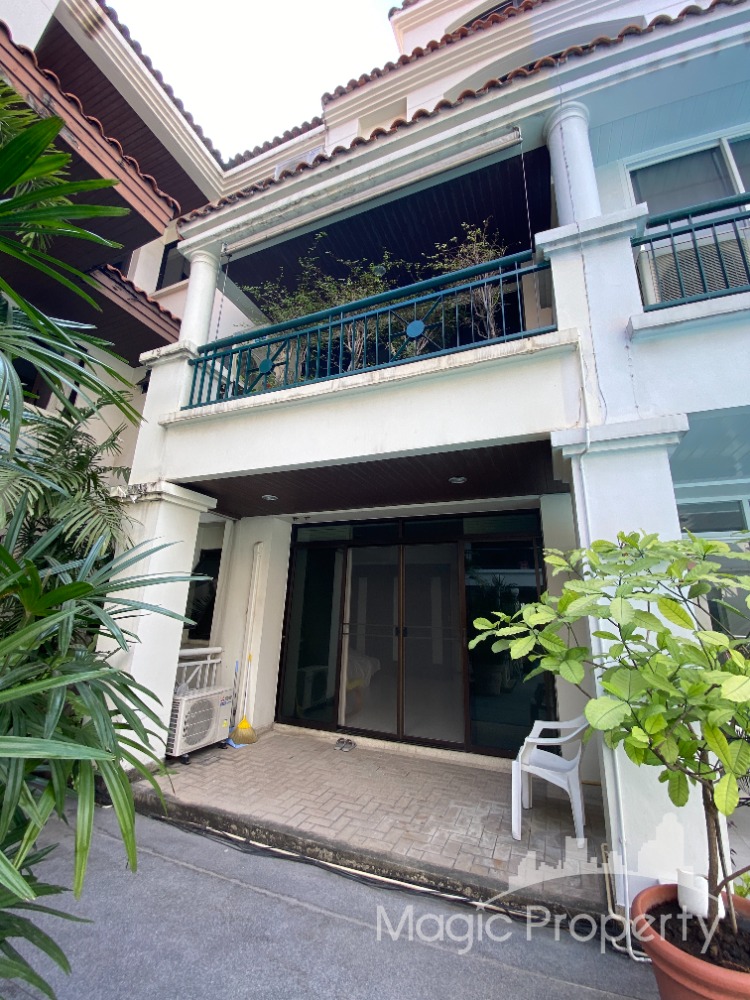 For SaleTownhouseSukhumvit, Asoke, Thonglor : 3 Bedrooms Townhouse for Sale in Private Sukhumvit Thonglor 13, BKK