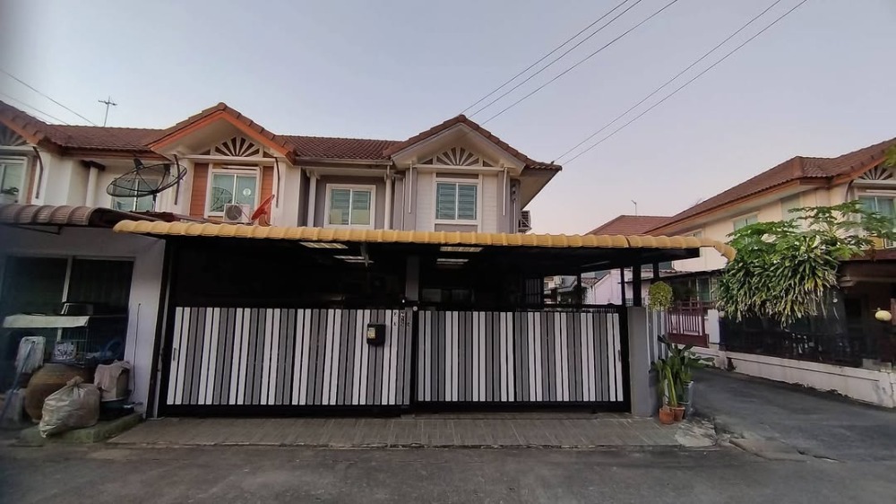 For SaleHousePathum Thani,Rangsit, Thammasat : 🏡P. Selling cheap townhouse in Phonthisan 5 Village, Thanyaburi, Khlong 7, beautiful condition, new, clean.