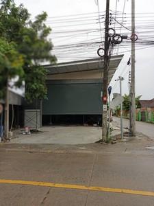 For RentWarehouseNawamin, Ramindra : J21 Warehouse for rent, usable area 360 sq m., Phetkasem 41 Road, with parking for 4 cars.