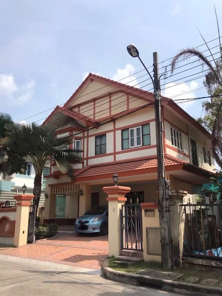 For RentHouseRama5, Ratchapruek, Bangkruai : House for rent, 5 bedrooms, 5 bathrooms (including maid's room), Laddarom Village Ratchaphruek - Rattanathibet1 Next to Ratchaphruek main road