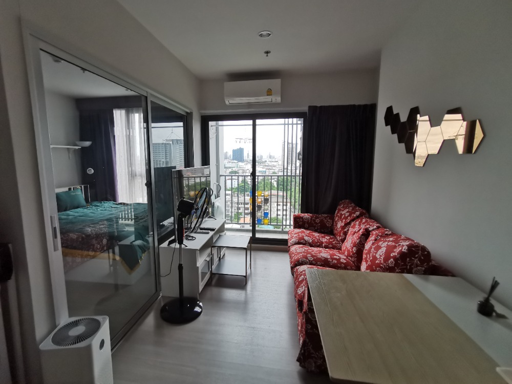 For RentCondoBang kae, Phetkasem : For rent: The Parkland Phetkasem 56, beautiful room, swimming pool view, owner rents himself, special free internet in the room