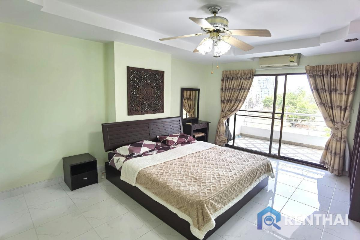 For SaleCondoPattaya, Bangsaen, Chonburi : Large Apartment Good Location Pratamnak