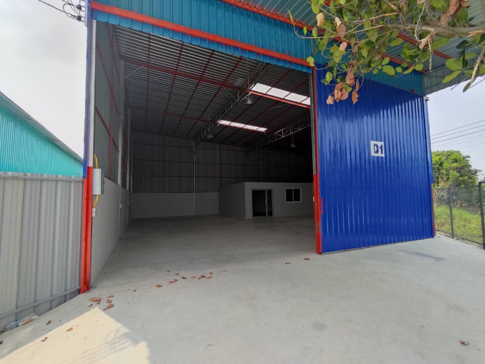 For RentWarehouseRama5, Ratchapruek, Bangkruai : Single warehouse for rent, size 250 sq.m., office with air conditioning and en-suite bathroom next to the river, with parking in Chaiyaphruek-Ratchapruek area, Pak Kret District, Nonthaburi Province.