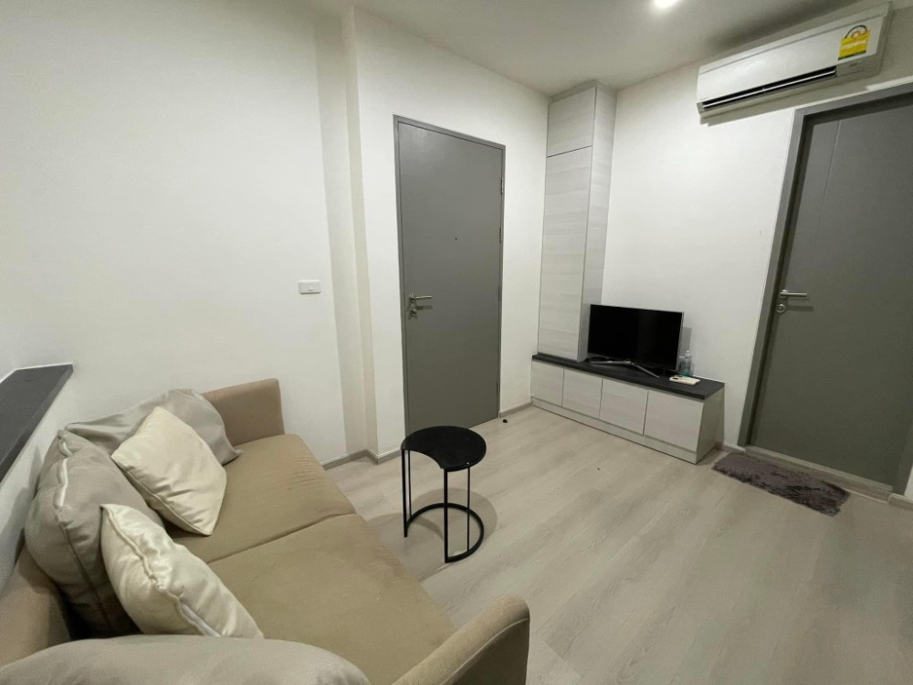 For RentCondoRatchadapisek, Huaikwang, Suttisan : For rent, urgent, Life Ratchadapisek, high floor, fully furnished, both built-in and freestanding, ready to move in