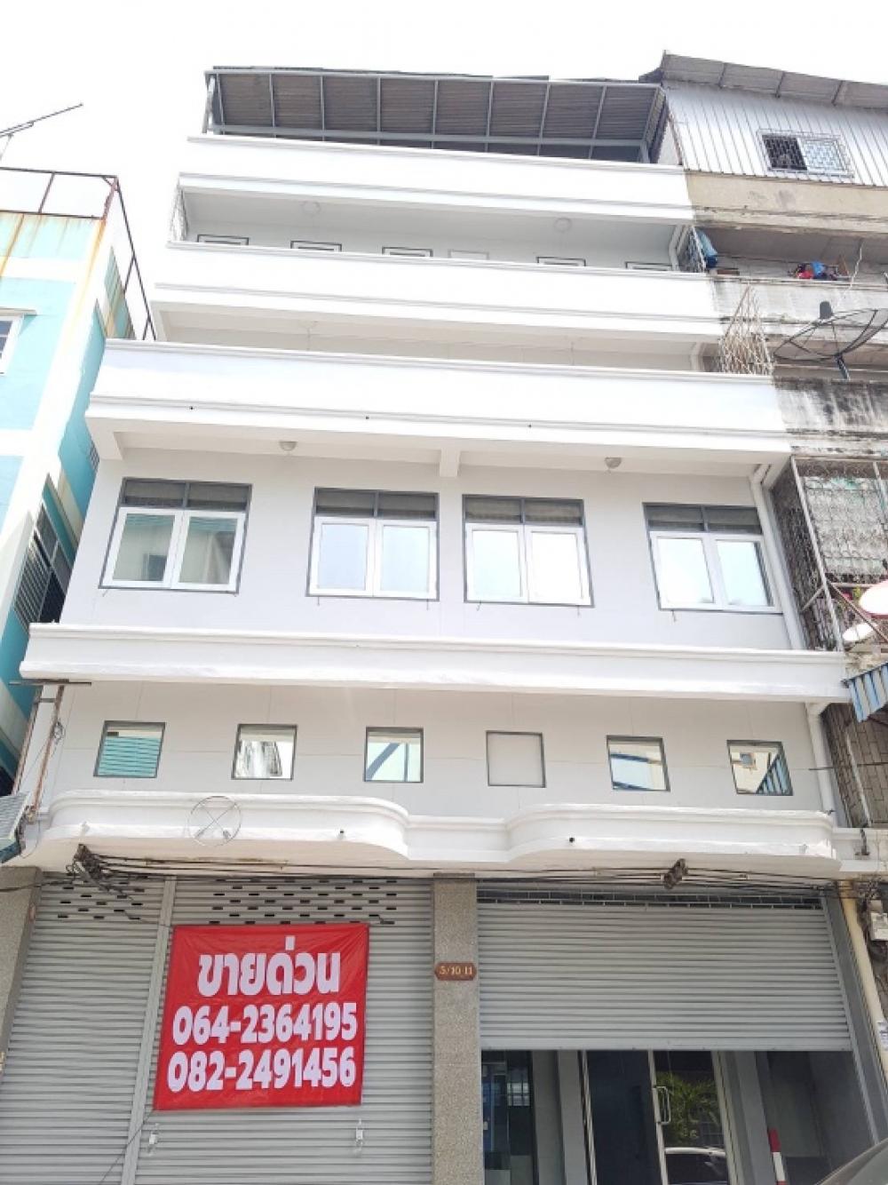 For SaleShophousePinklao, Charansanitwong : Urgent sale, commercial building, 2 booths, 4 floors, Pinklao location Borommaratchachonnani 13 Road, price 18 million