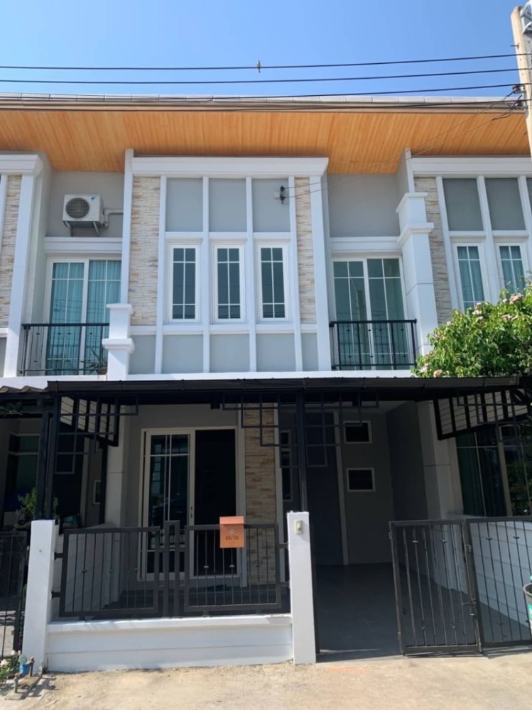 For SaleTownhouseNawamin, Ramindra : Cheap sale, 2-storey townhouse, 16.6 sq m. Golden Town Village Ramintra-Khubon, Khubon Road 27 Intersection 17, Bang Khen District